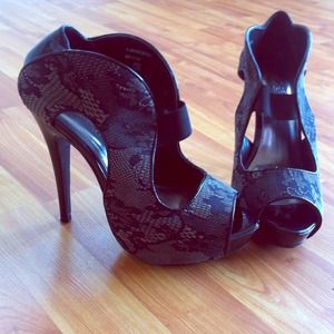 Gorgeous 5in high heels