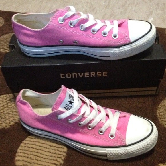 🚫SOLD IN BUNDLE🚫Pink Converse