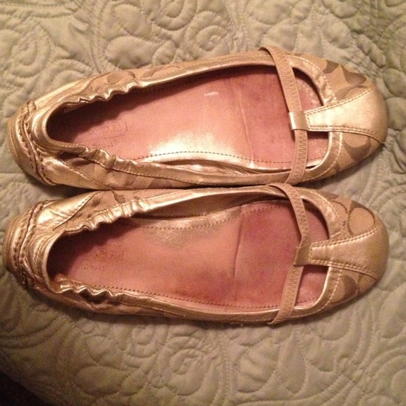 Sz9 slvr Coach  flats Worn, but lots of wear left