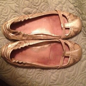 Sz9 slvr Coach  flats Worn, but lots of wear left