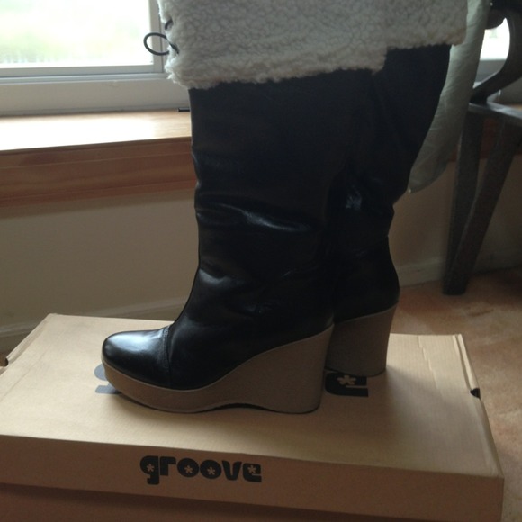 ** Reduced ** Groove Black Boots