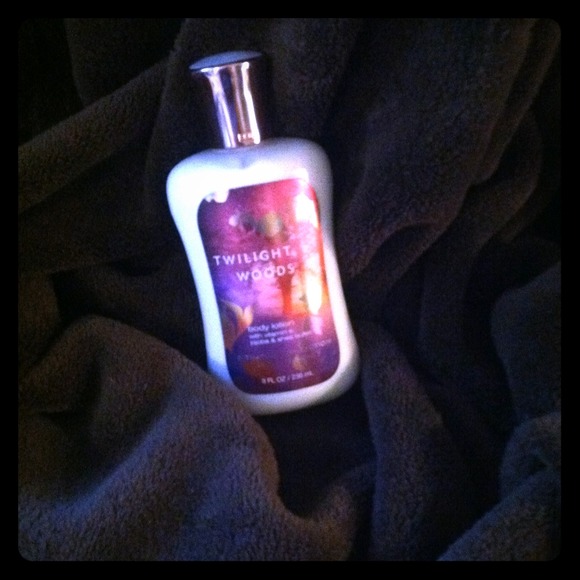 ✳Reduced✳Bath & Body Twilight Woods 💋