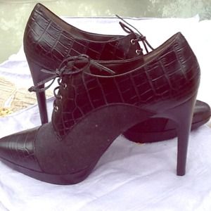 Guess by Marciano 4" laced pumps, NWOT