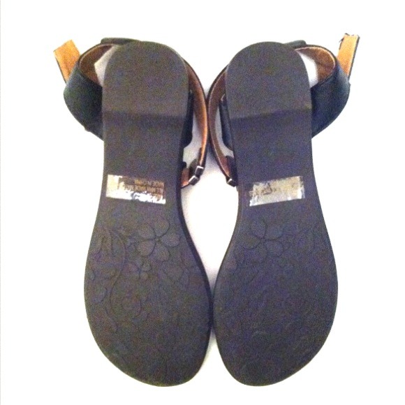 Cute Tstrap Sandals - Picture 3 of 3