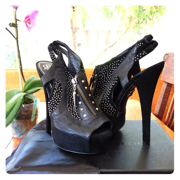 Rock and Republic Shiloh Booties - Picture 1 of 4