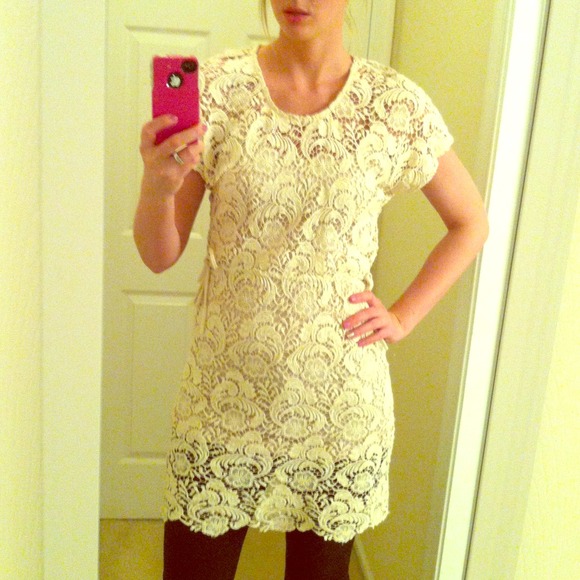 🚫SOLD🚫Beautiful Vintage Lace look top