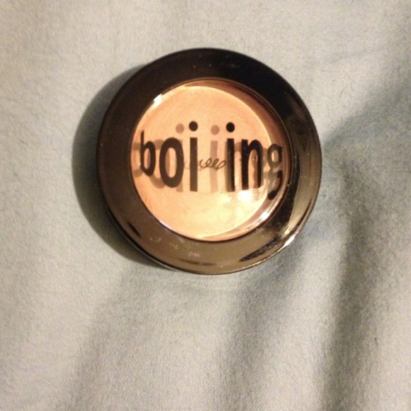 HOLD Benefit Boi-ing industrial concealer #02