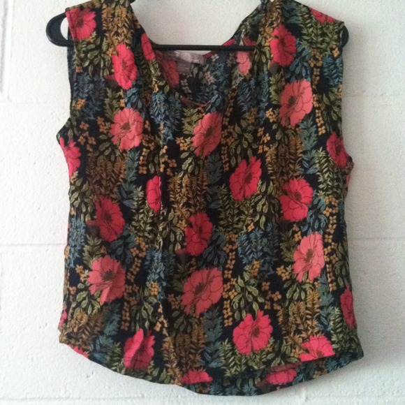 Floral black top - Picture 1 of 2