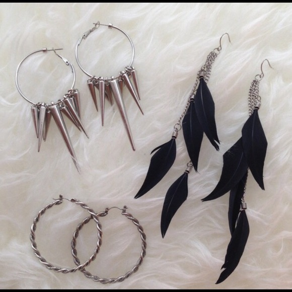 Jewelry - ❤️🎀Silver toned earring bundle