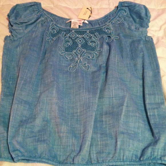SOLD AS A BUNDLE Top