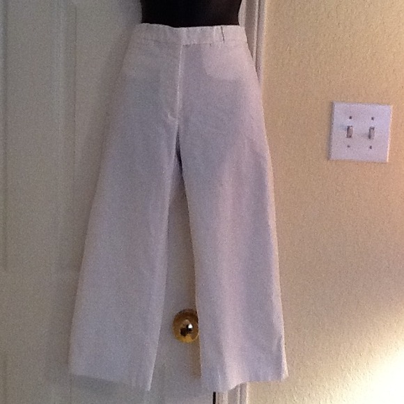 SOLD in bundle White capri pants