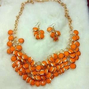 NWT, Gold & Orange Necklace w/ Matching Earrings!