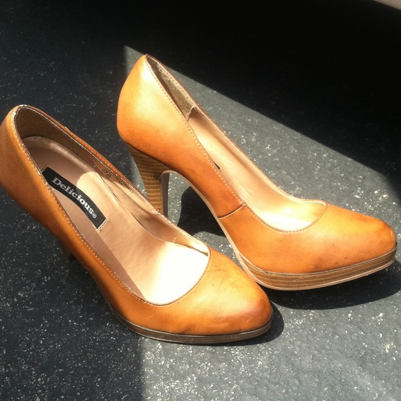 💢💢SOLD💢💢 Tan brown heels