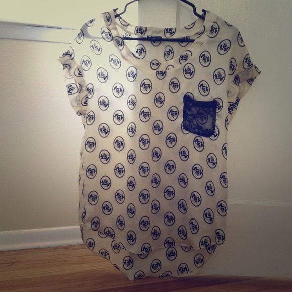 Silky black rose patterned blouse w lace pocket