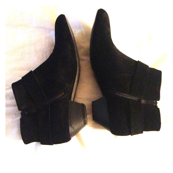 BCBGeneration Boots - 💥REDUCED💥 BCBG Ankle booties