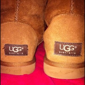 🚫ON HOLD🚫 UGG boots classic tall in chestnut.