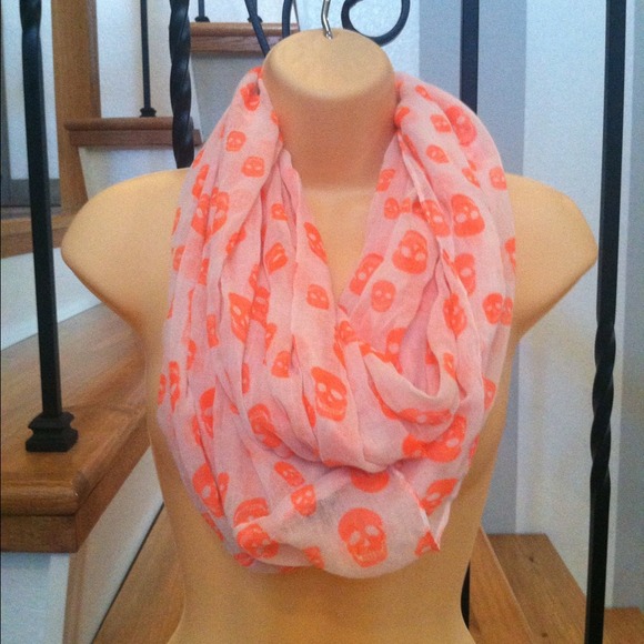 Skulls Infinity Scarf  💀💀