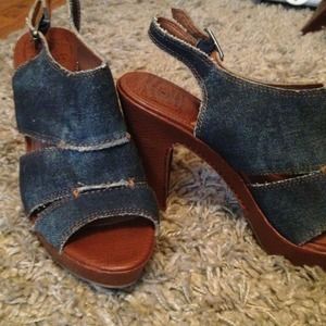 Lucky Brandy Peggy platform sandals