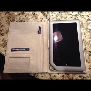 Barnes & Noble NOOK Tablet and Jonathan Adler Case