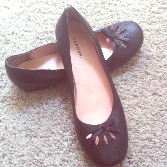 Shoes - Black flats