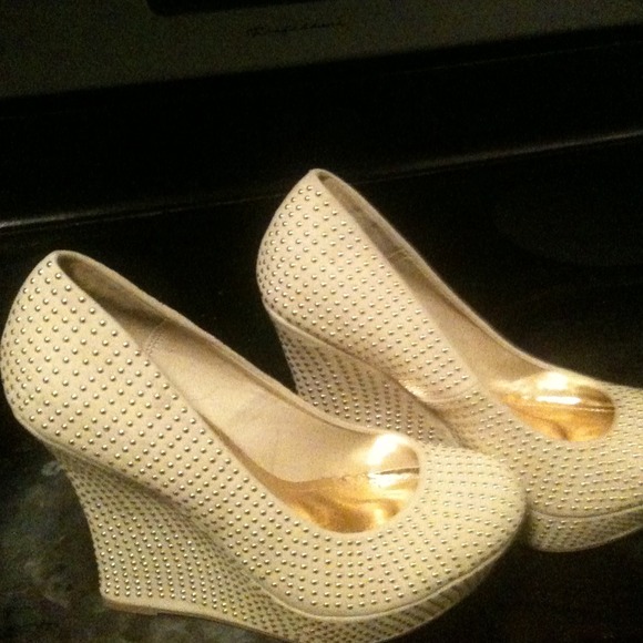 **SOLD**Cream and gold studded wedges