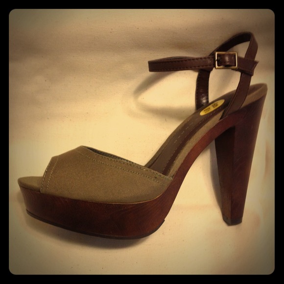 SOLD Lauren Conrad platform heels