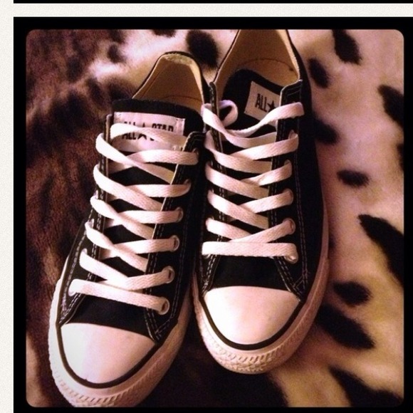 Converse SOLD - Picture 2 of 4