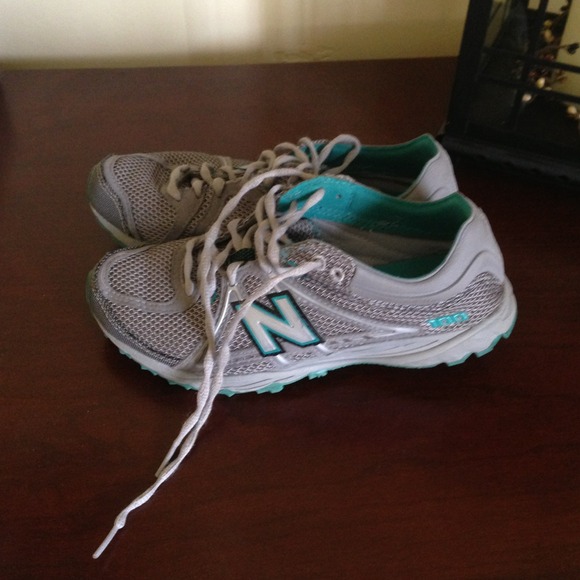 New balance tennis shoes