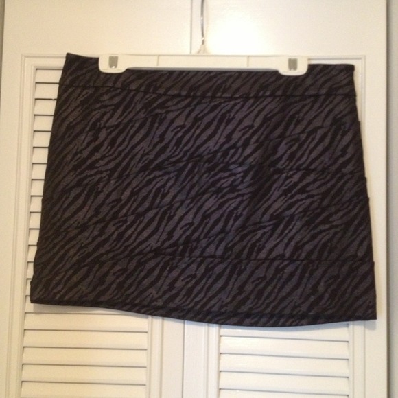 🔲SOLD🔲Express Black and Grey Leopard Print Skirt