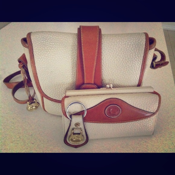 Dooney & Bourke purse with wallet and keychain