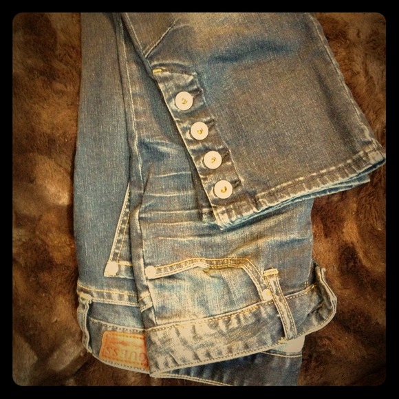 Guess Capris!
