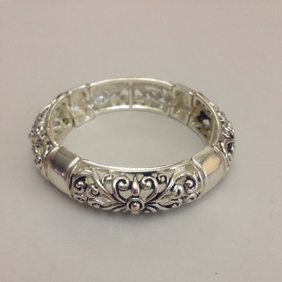 Silver stretch bracelet