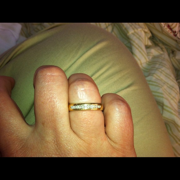 💎14k yellow gold band with marquis diamonds💎