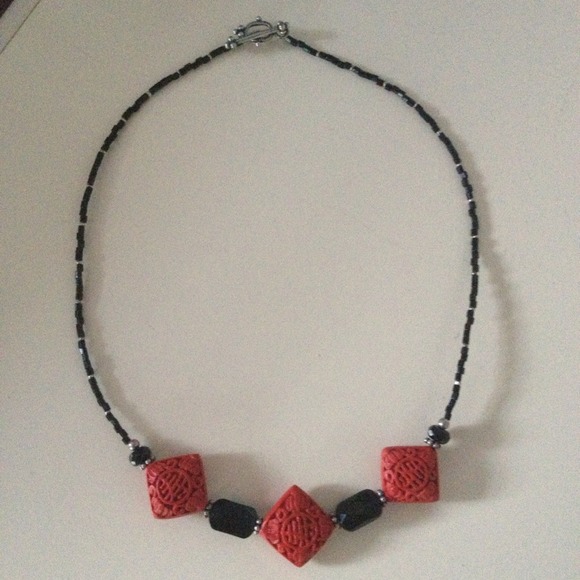 Handmade Asian beaded necklace - Picture 2 of 4