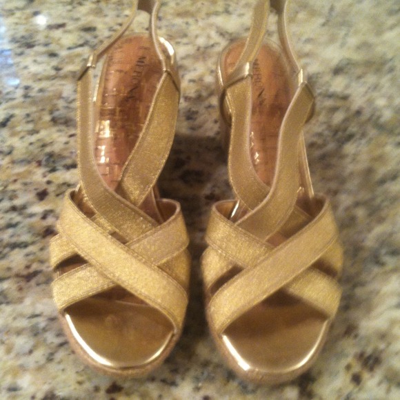 Golden wedges - Picture 2 of 3