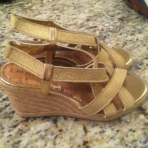 Golden wedges - Picture 3 of 3