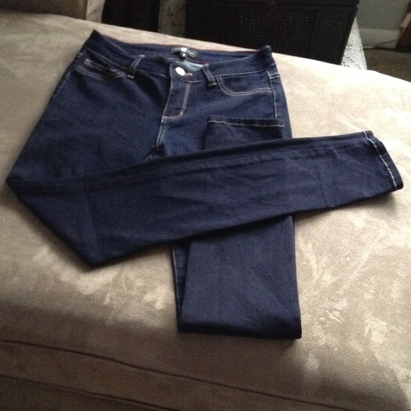 🎯SOLD Cello Dark Wash Skinny Jeans