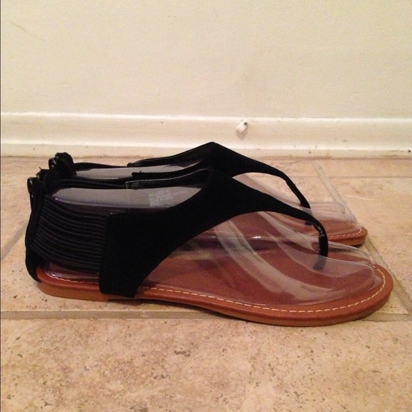 ⛔SOLD IN BUNDLE⛔ Black Sandals! - Picture 3 of 4