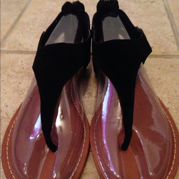 ⛔SOLD IN BUNDLE⛔ Black Sandals! - Picture 4 of 4