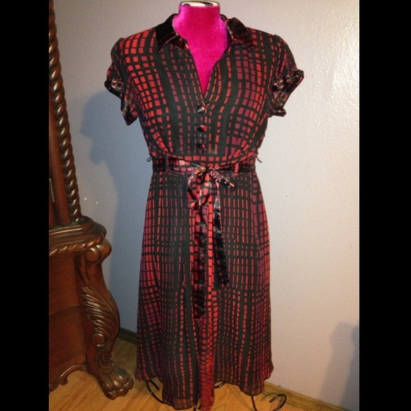 Black & red retro style dress