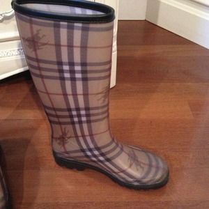 RESERVED Authentic Burberry Rainboots