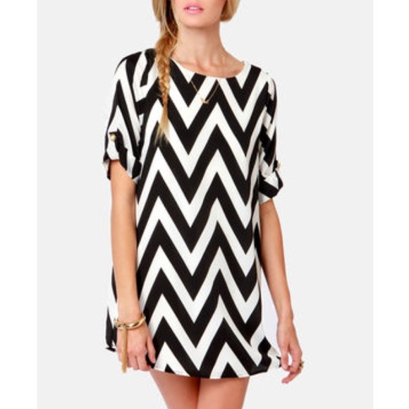 ❌SOLD❌🎀Reduced🎀 Blk & White Chevron dress