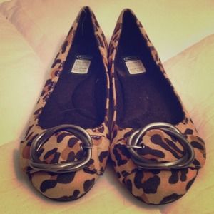 ***Hold** Leopard print flats