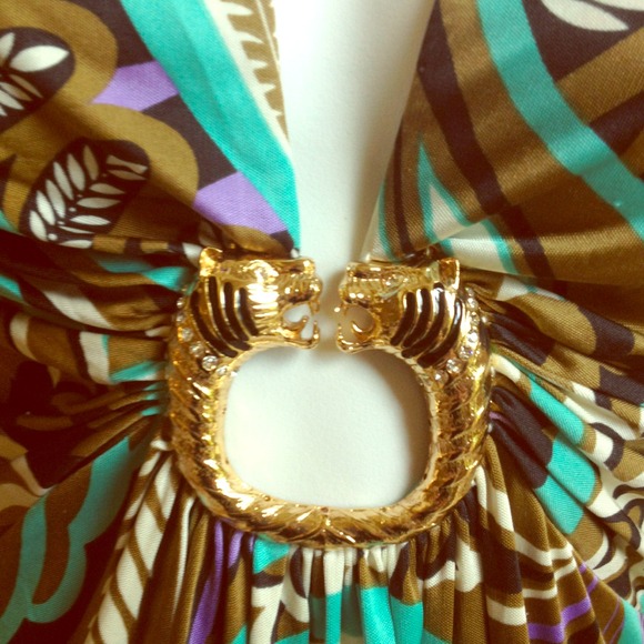 Sky!!!! Medium top name brand! Tiger piece