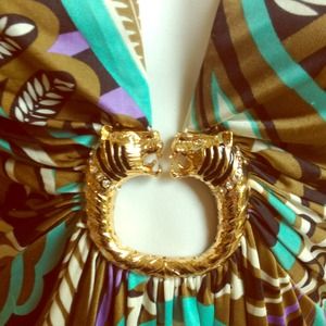 Sky!!!! Medium top name brand! Tiger piece