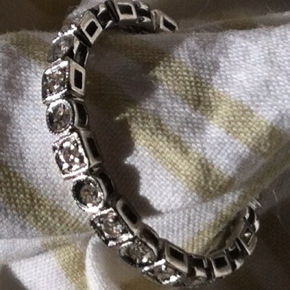 💎14k white gold diamond band💎