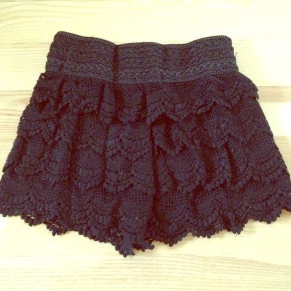 Dresses & Skirts - NEW black lace shorts