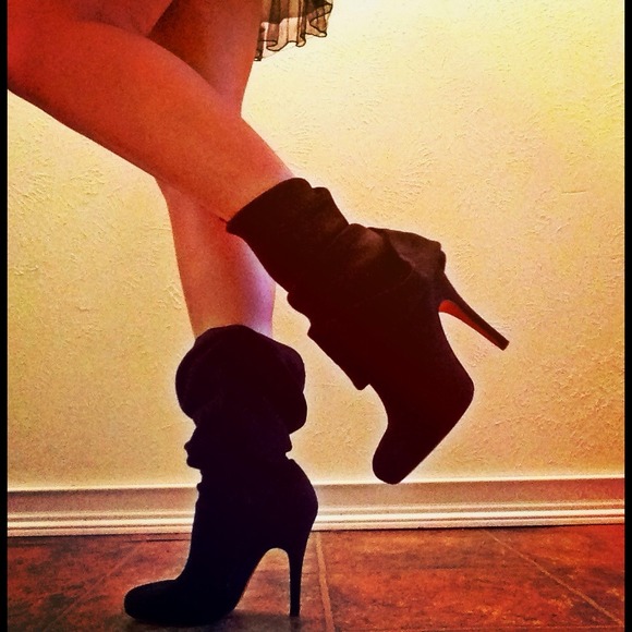 Black CONVERTIBLE Legging Heals - Picture 3 of 3