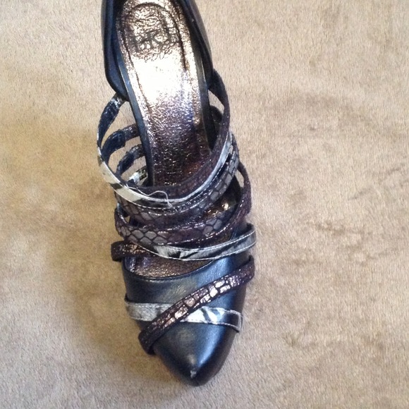 Heels - Picture 4 of 4