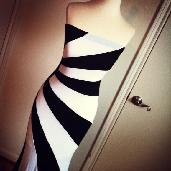 ** SOLD ** Strapless B&W Sun Ray Column Dress - Picture 2 of 4